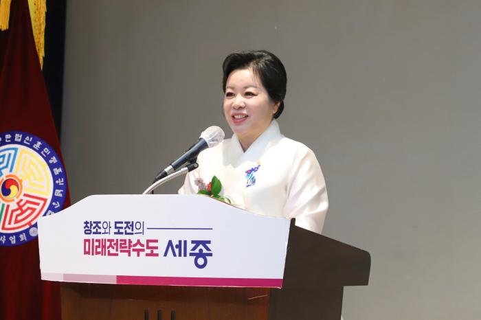 시상식 행사는 이선영 훈정회 한복명장의 사회로 진행됐다